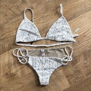 Indah bikini